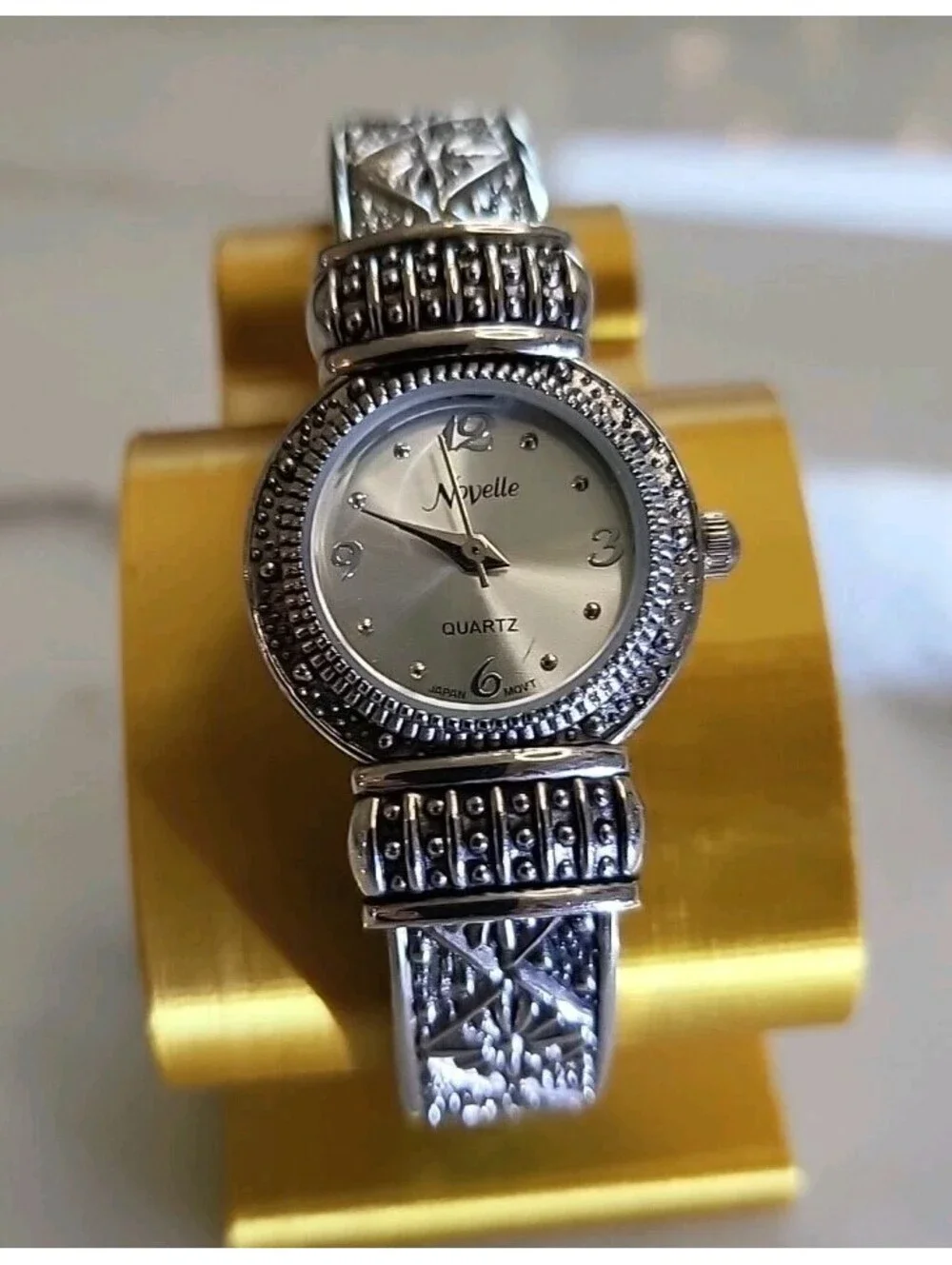 Vtg Novelle Women’s Watch Silver Tone Cuff  Bracelet Watch New Battery Works EUC